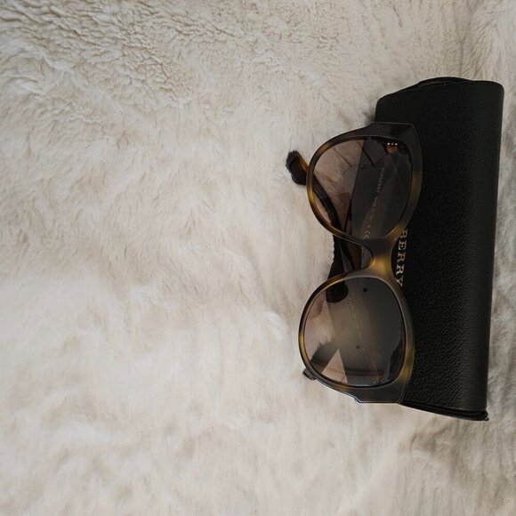 Sunglasses - Picture 2 of 12